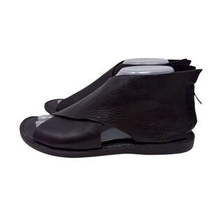 Born Women's Iwa sandals in black leather women’s size 8 EUC